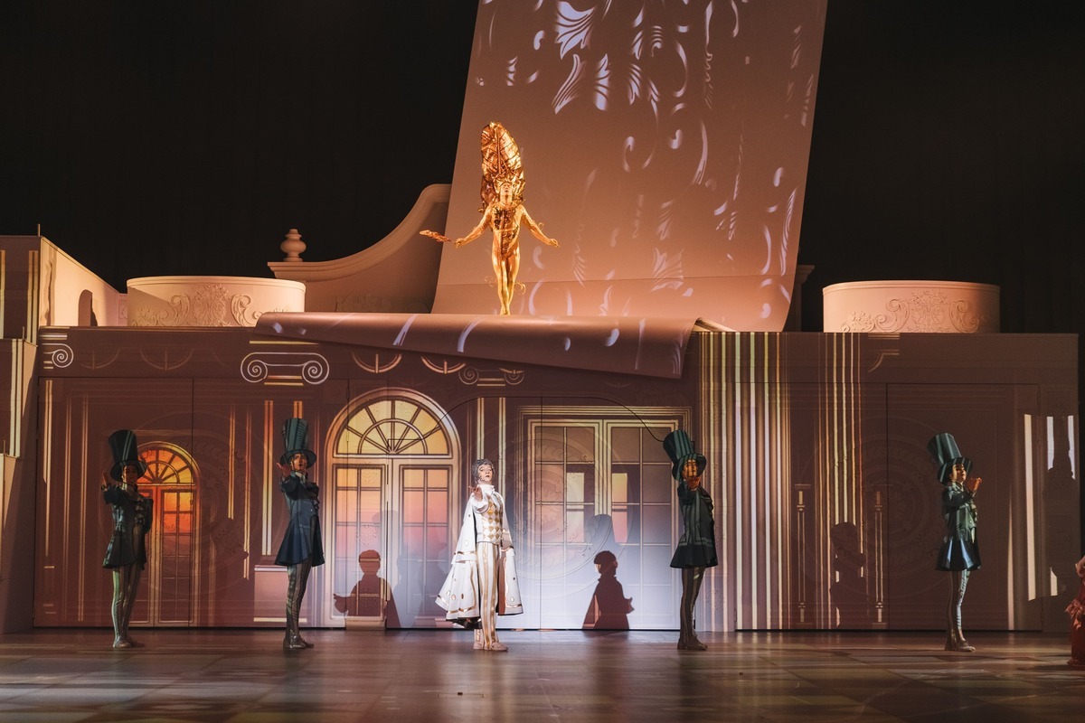 Театральное шоу