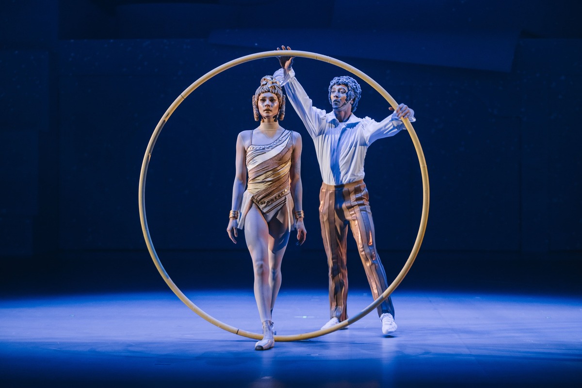 Театральное шоу